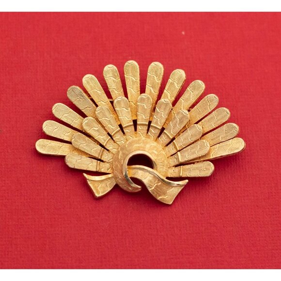 Vintage Golden Fan Brooch - F28 - Picture 1 of 2